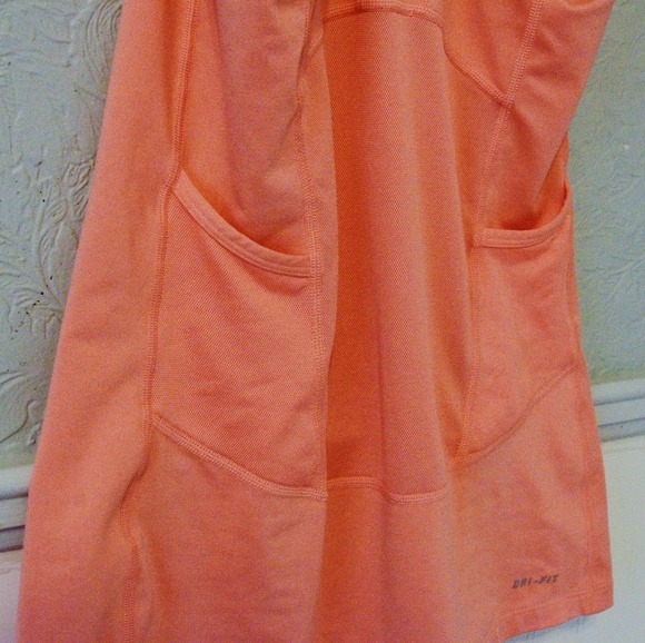 LIKE FOR PRICE DROP Peach Nike Workout Tank Medium - Picture 5 of 6